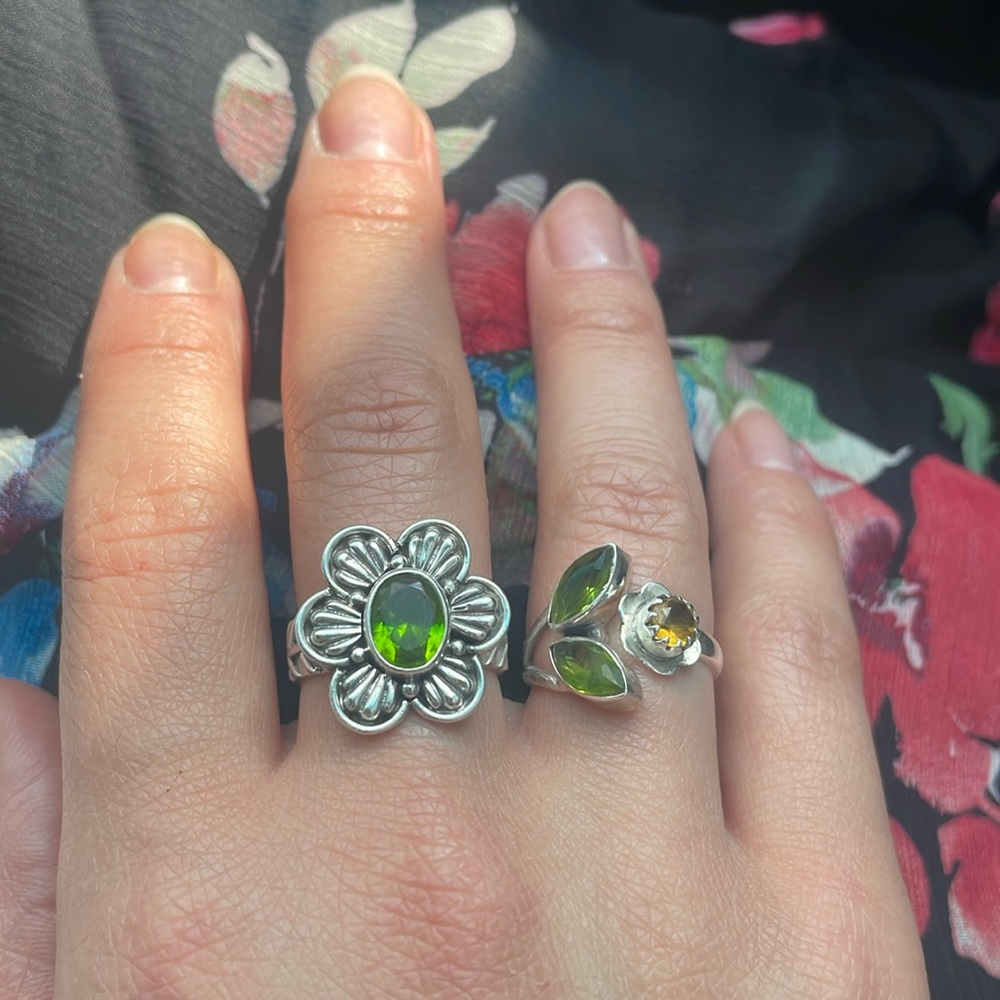 Natural peridot Flower ring sterling silver